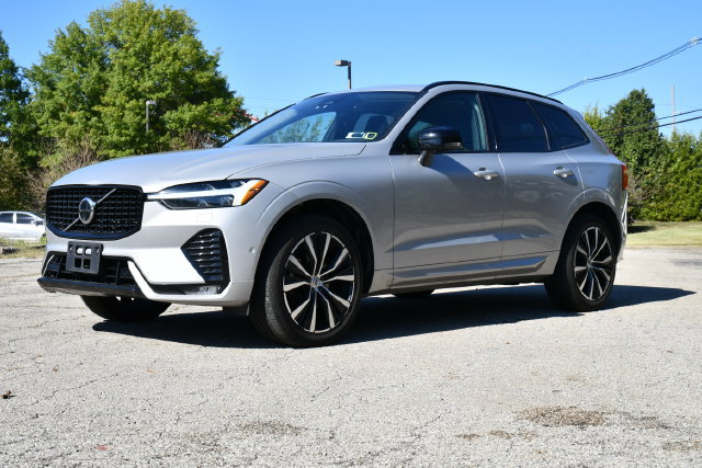 Used 2024 Volvo XC60 B5 Plus w/ Climate Package AWD/4WD image 3