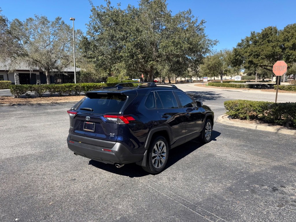 Used 2021 Toyota RAV4 XLE Premium image 8