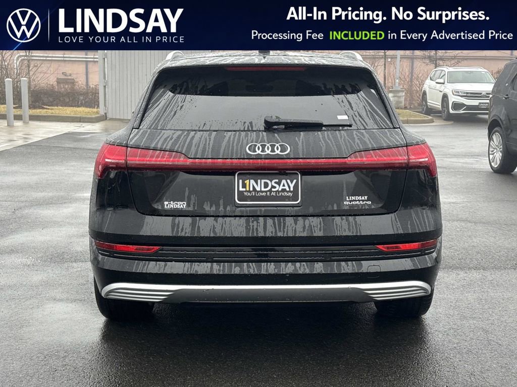 Used 2022 Audi e-tron Premium image 4