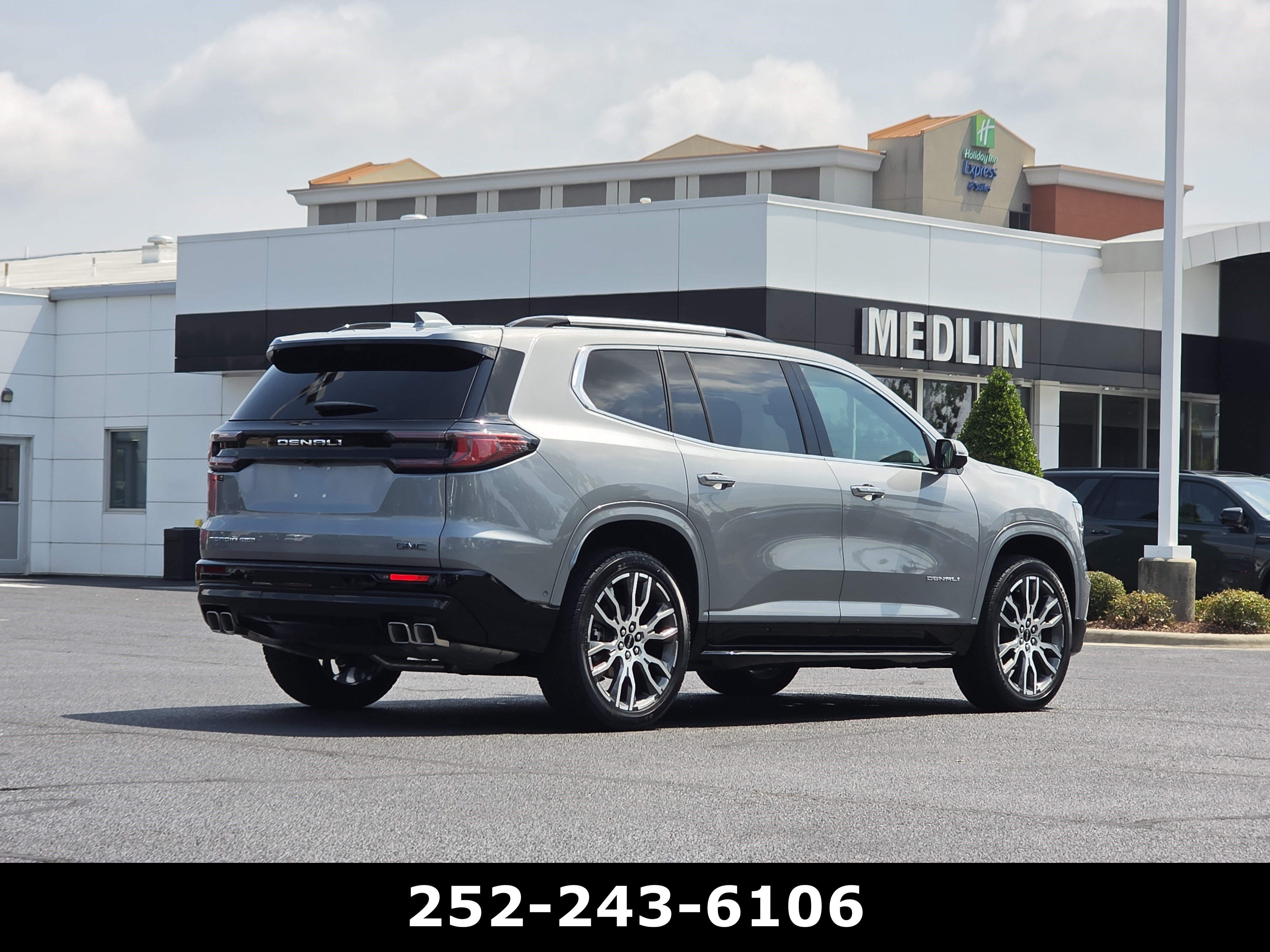 Used 2026 GMC Acadia Denali Ultimate w/ LPO, Floor Liner Package AWD/4WD image 7