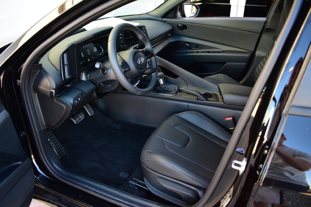New 2026 Hyundai Elantra SEL Sport FWD image 16