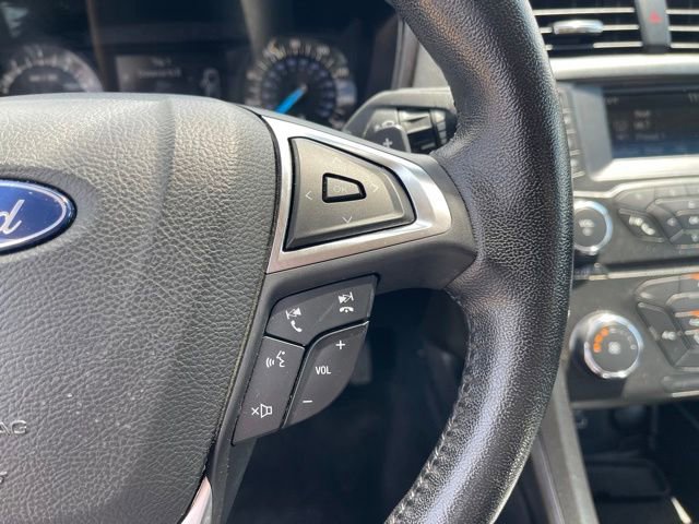 Used 2018 Ford Fusion SE w/ Equipment Group 201A FWD image 15