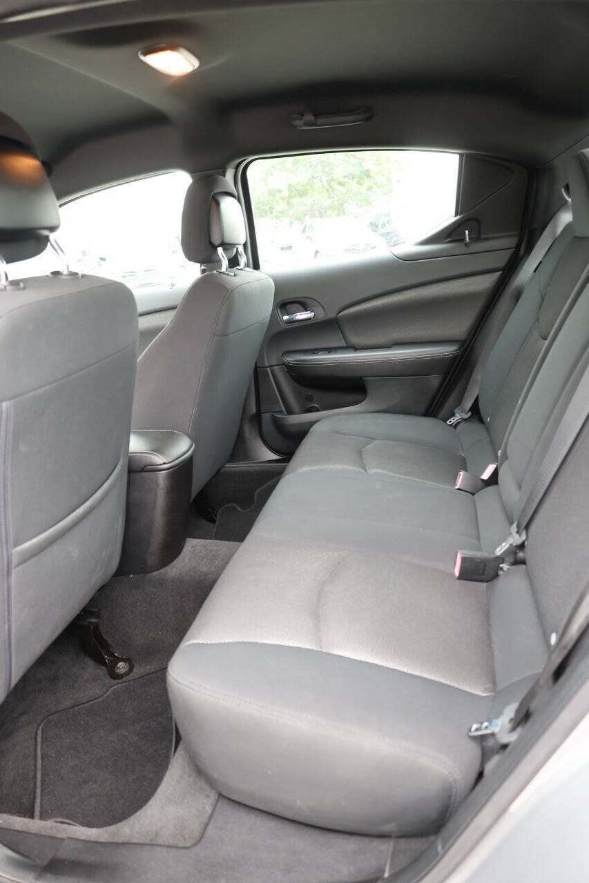 Used 2014 Dodge Avenger SE FWD image 17