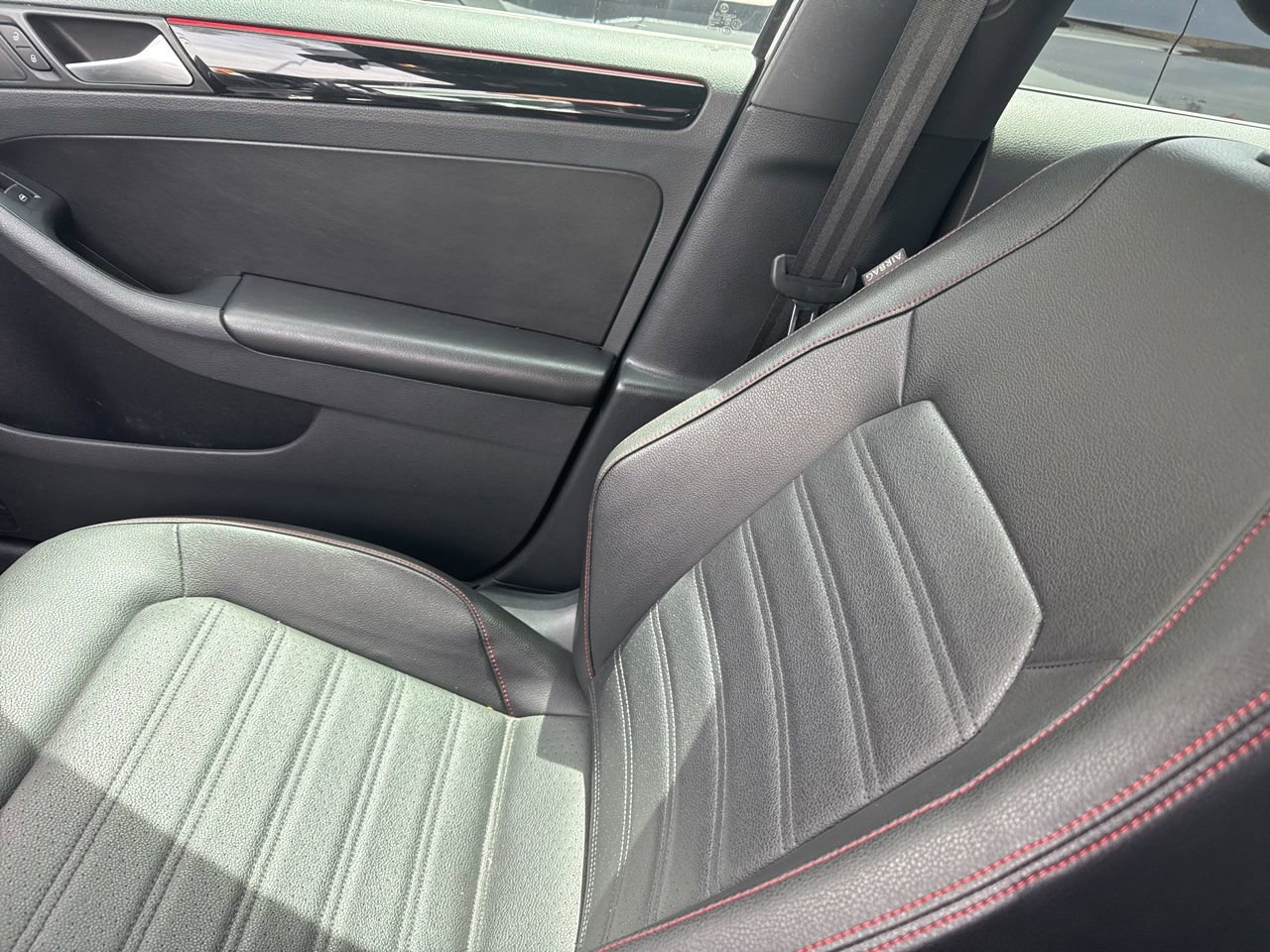 Used 2017 Volkswagen Jetta GLI FWD image 4