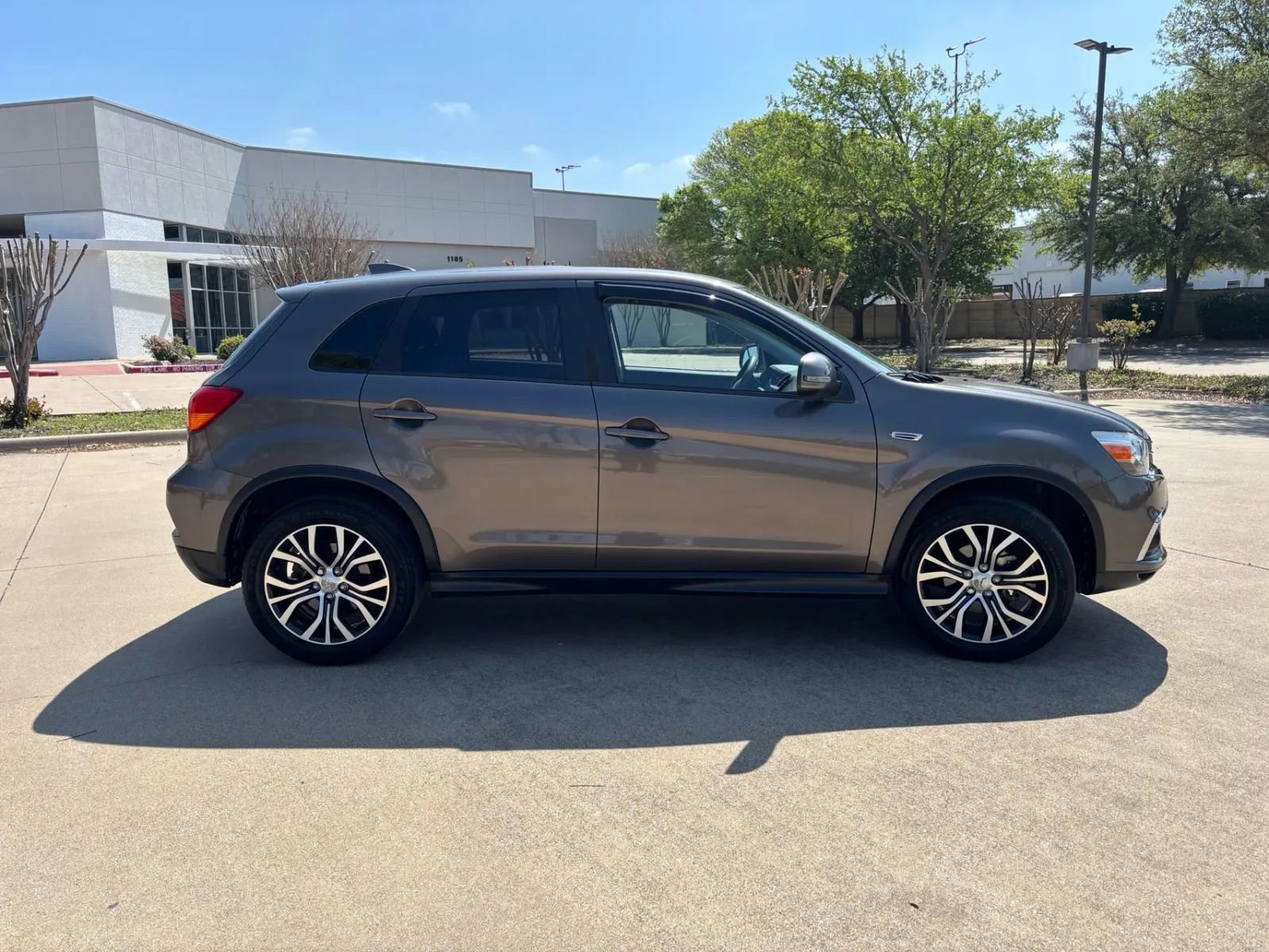 Used 2018 Mitsubishi Outlander Sport ES FWD image 4