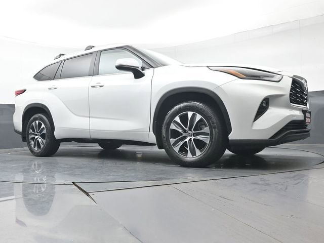 Certified 2023 Toyota Highlander XLE image 45