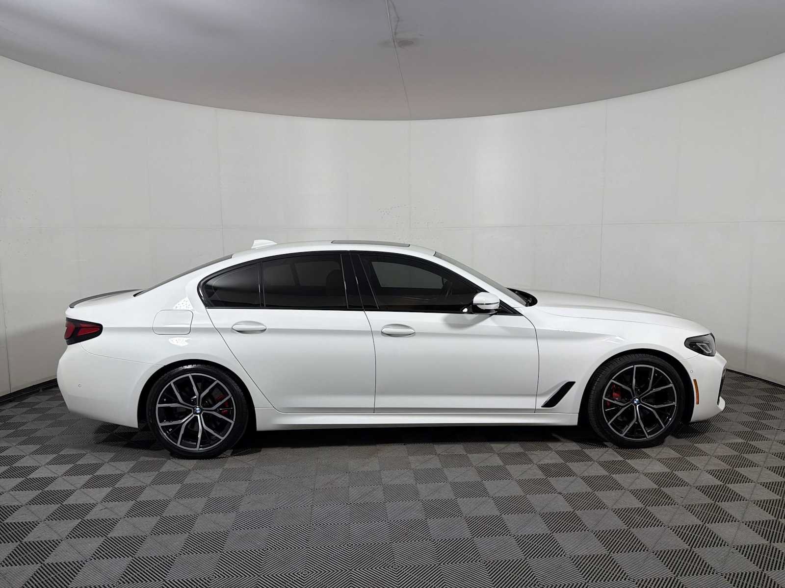 Used 2023 BMW 530i xDrive w/ M Sport Package AWD/4WD image 7