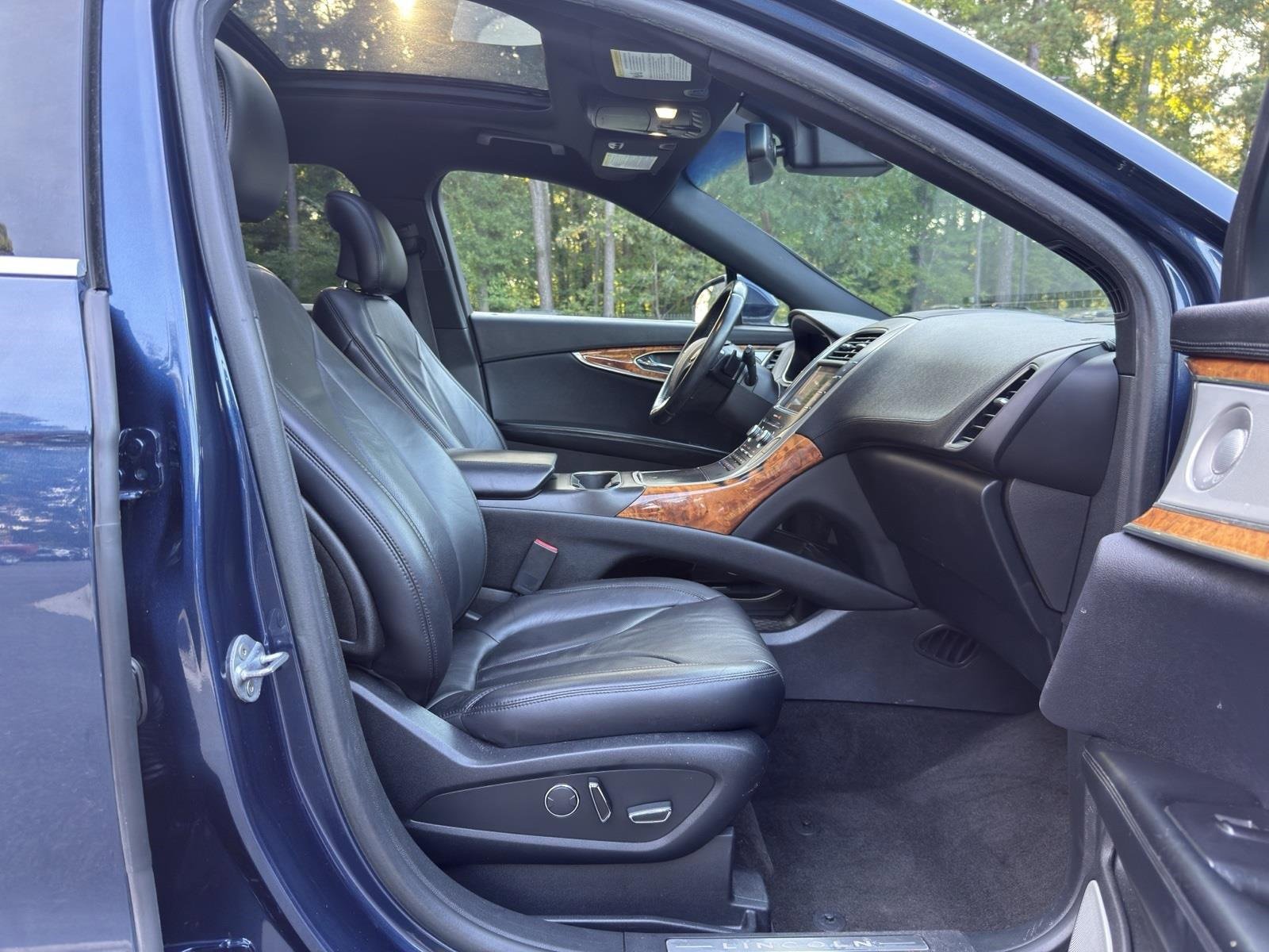 Used 2017 Lincoln MKX Reserve w/ Luxury Package image 24