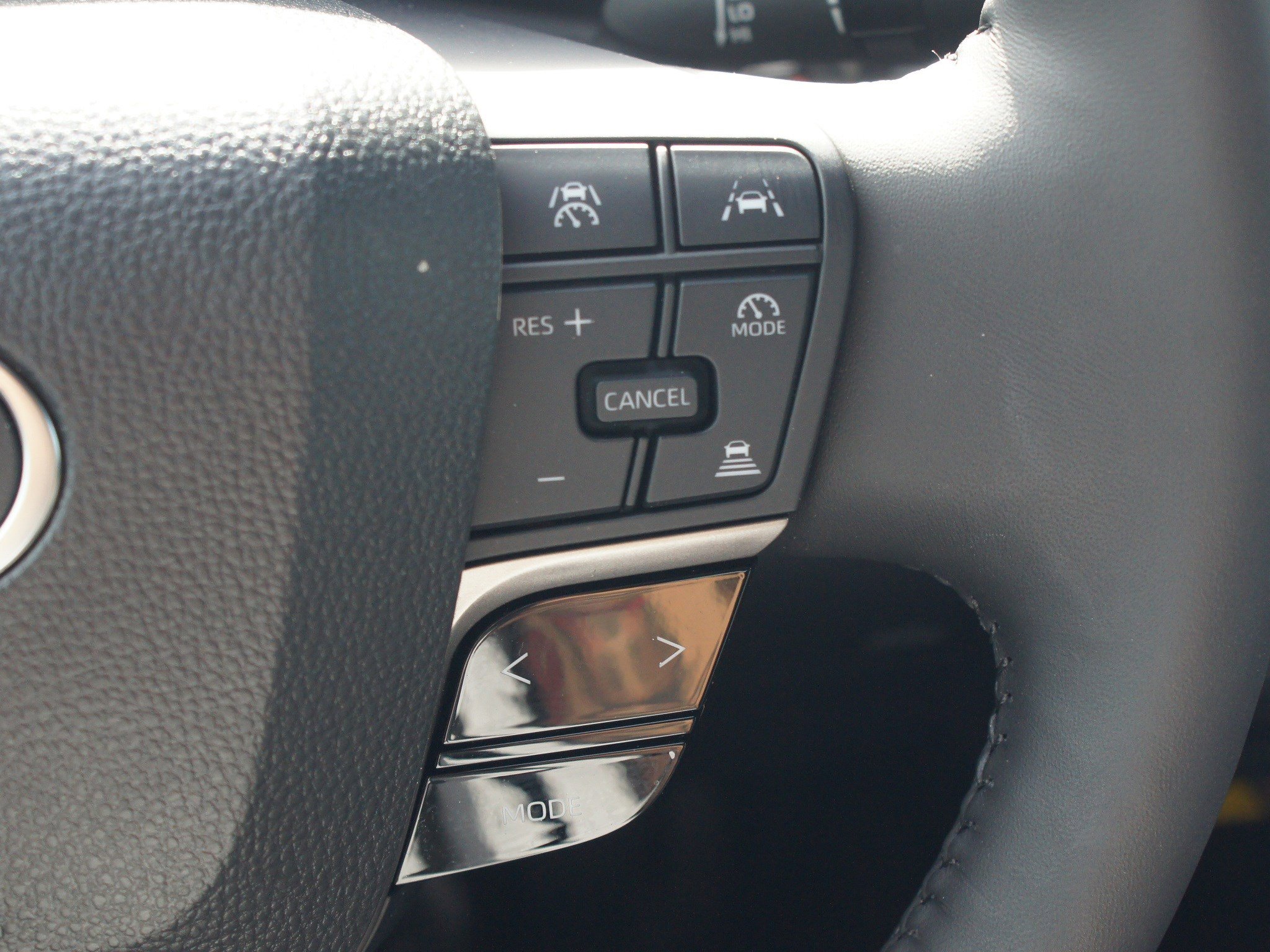 Used 2025 Toyota Camry LE w/ Convenience Package FWD image 10