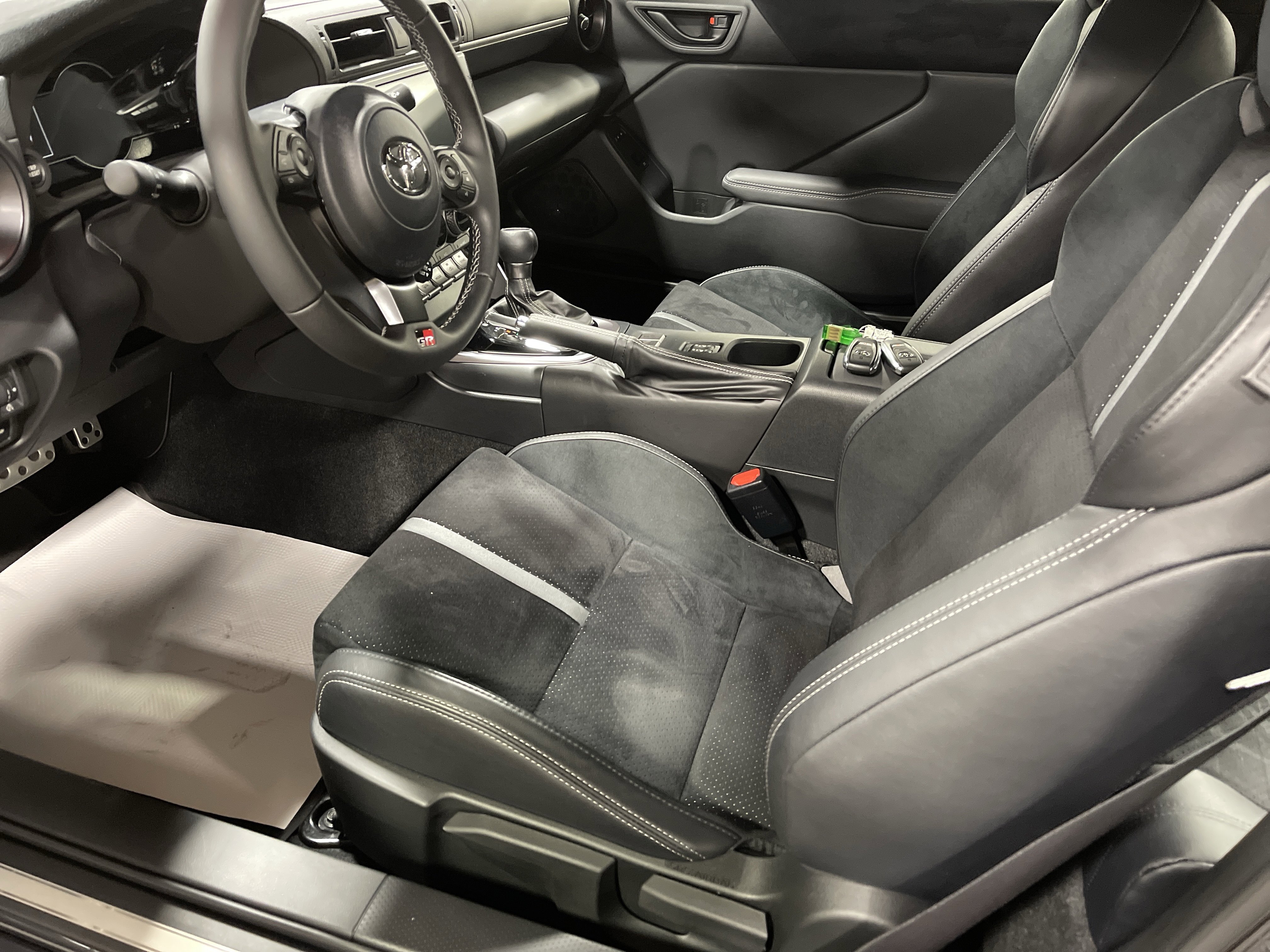 Used 2025 Toyota GR86 Premium w/ ALL Weather Mat Package (TMS) image 9