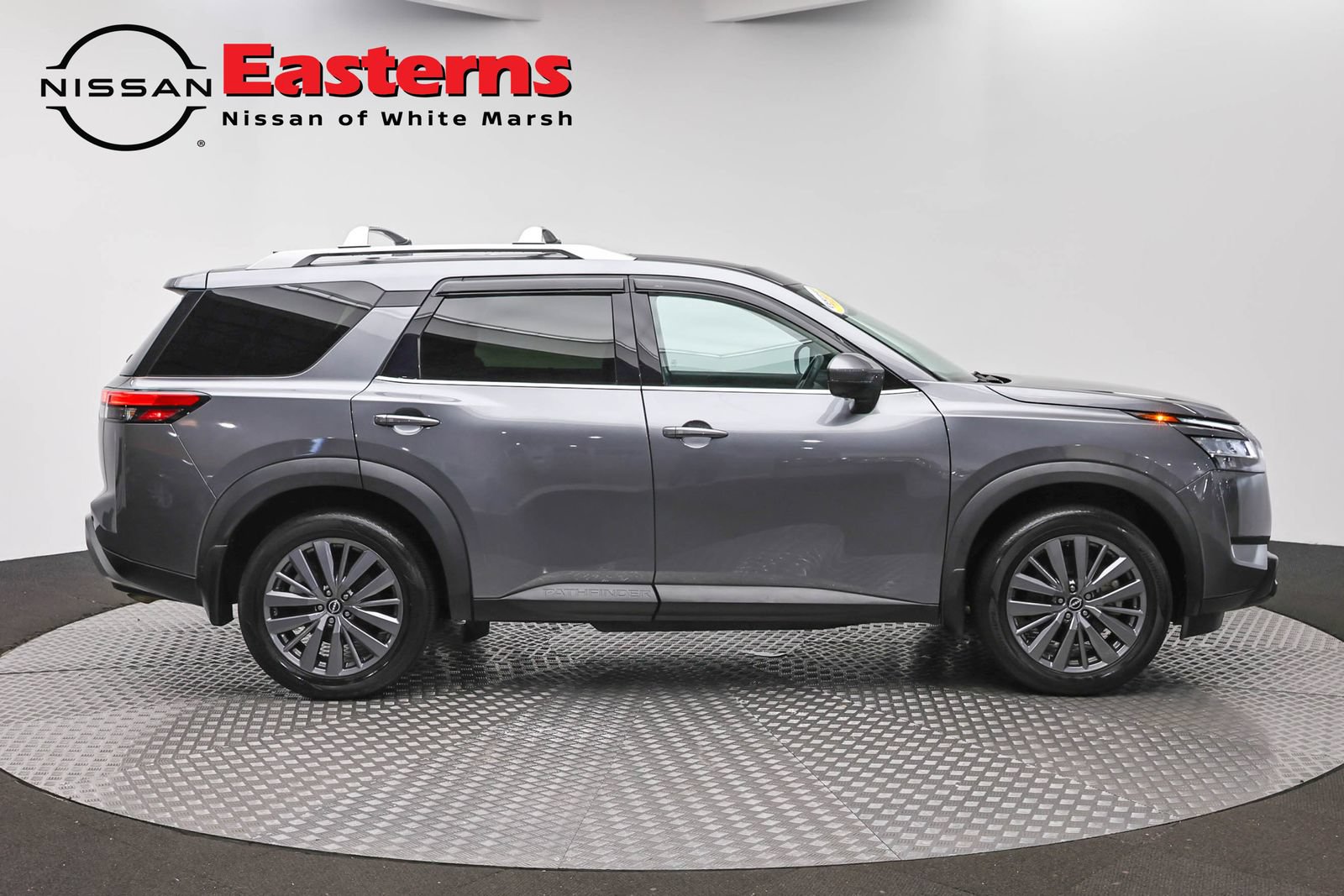Used 2024 Nissan Pathfinder SL AWD/4WD image 4
