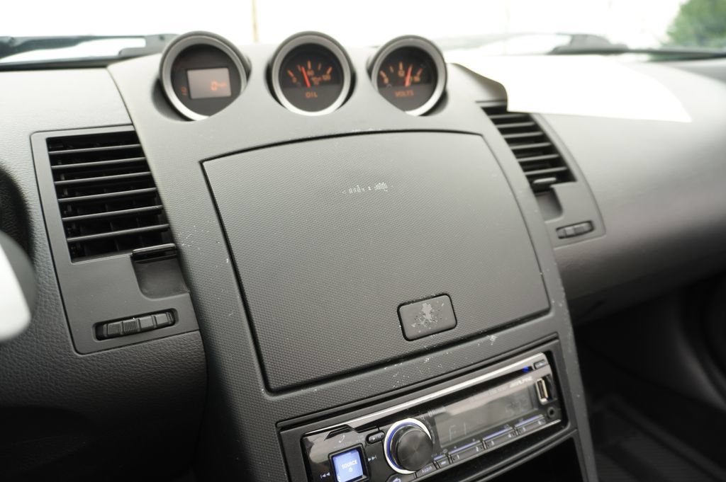 Used 2004 Nissan 350Z Enthusiast RWD image 17
