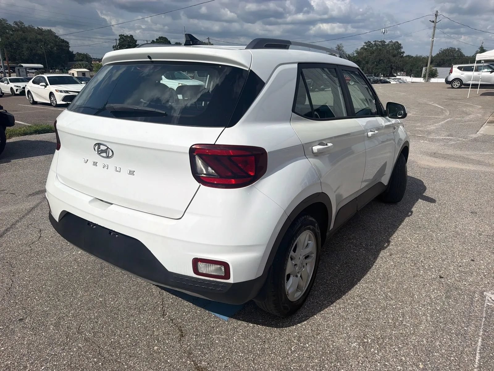 Used 2020 Hyundai Venue SEL FWD image 8