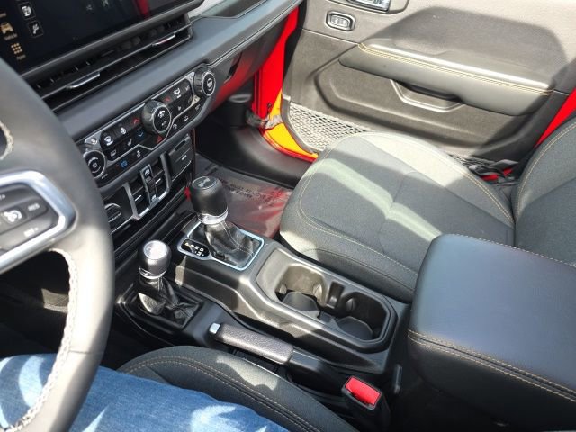 Used 2025 Jeep Wrangler Unlimited Sahara w/ Safety Group image 34