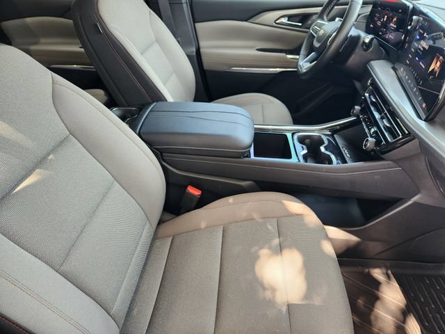 Used 2026 Chevrolet Traverse LT FWD image 19