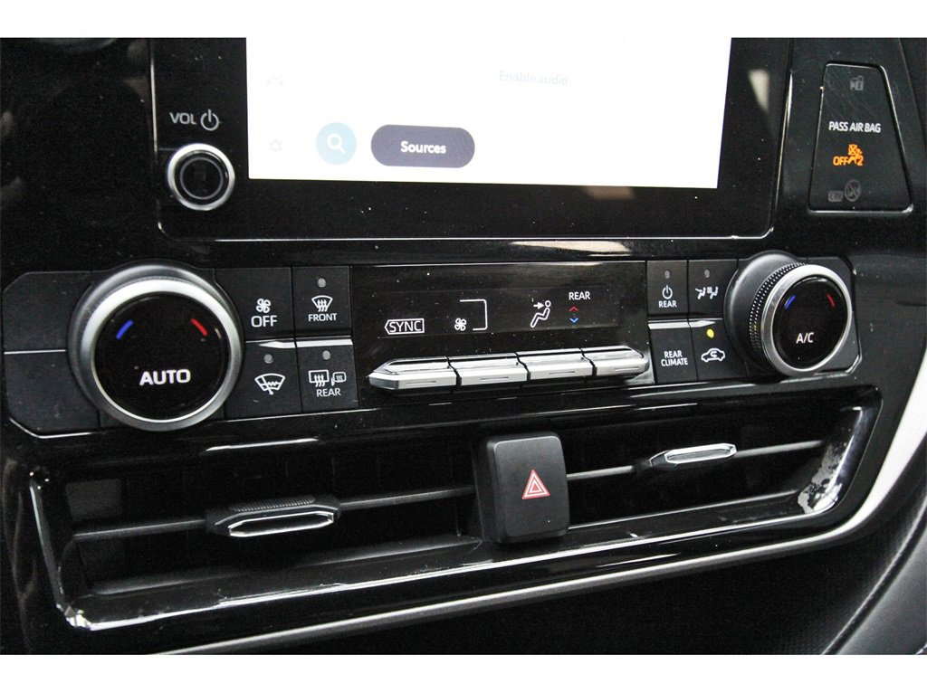 Used 2024 Toyota Highlander XLE image 22