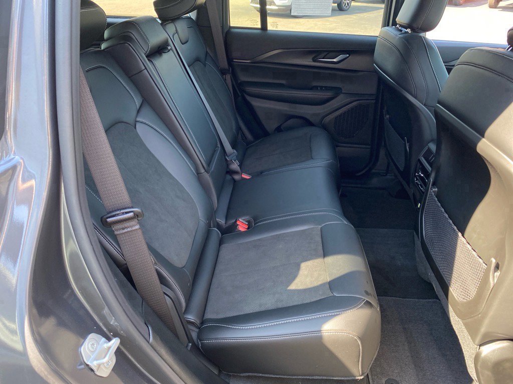 Used 2025 Jeep Grand Cherokee Altitude image 25