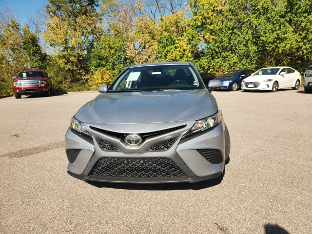 Used 2019 Toyota Camry SE FWD image 3