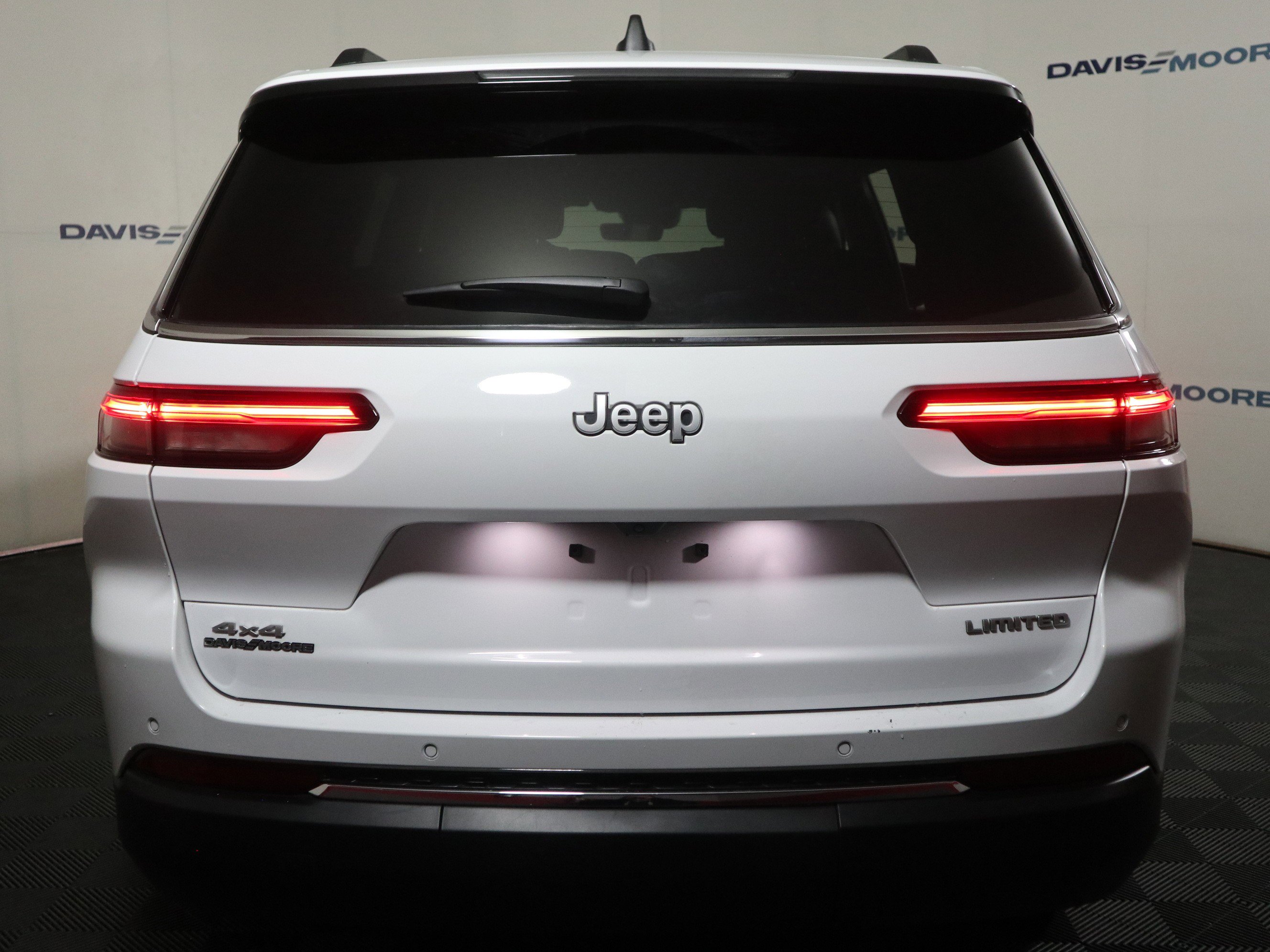 Used 2025 Jeep Grand Cherokee L Limited w/ Trailer Tow Package image 7