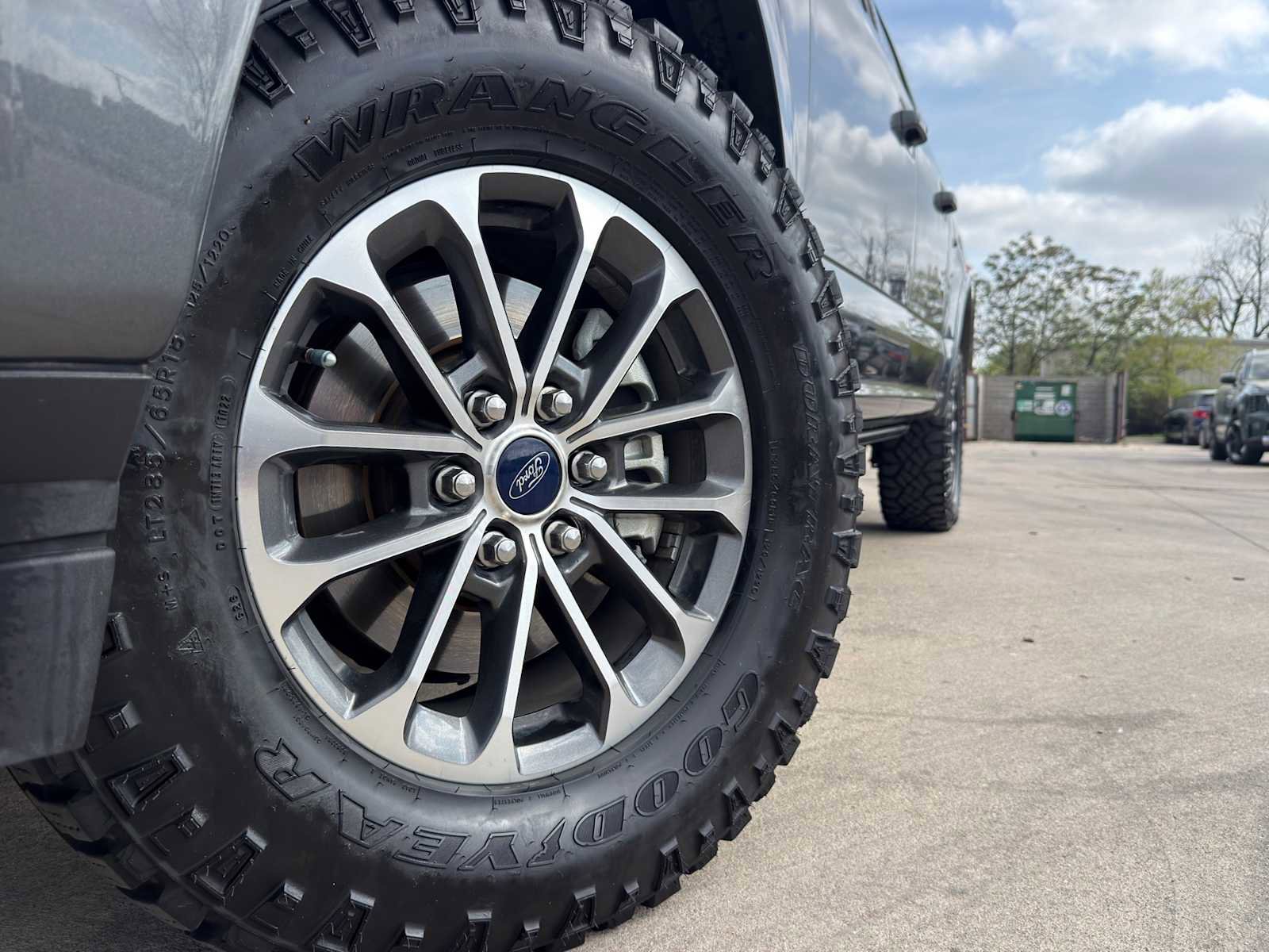 Used 2018 Ford F150 Lariat w/ Equipment Group 502A Luxury image 5