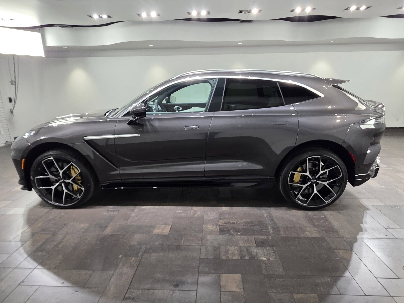 New 2026 Aston Martin DBX 707 image 25