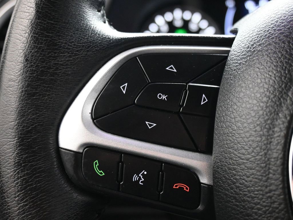 Certified 2020 Jeep Renegade Latitude w/ Cold Weather Group image 24