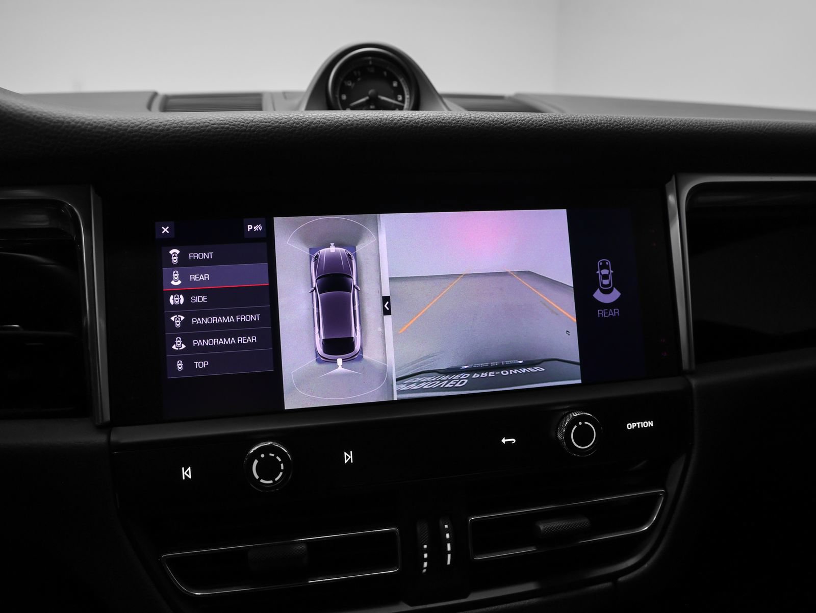 Certified 2024 Porsche Macan AWD/4WD image 36