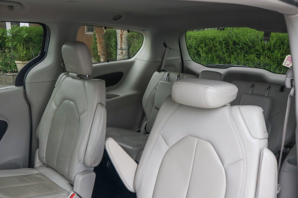 Used 2021 Chrysler Pacifica Touring-L image 43