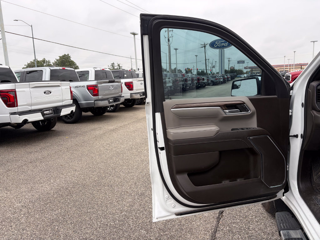 Used 2024 Chevrolet Silverado 1500 LT w/ Leather Package AWD/4WD image 12