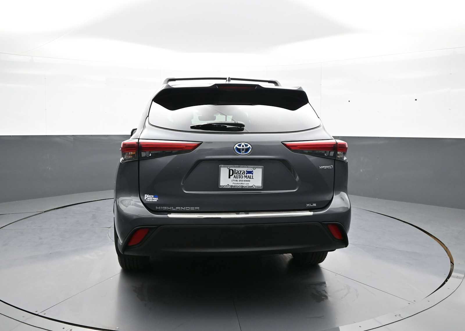 Used 2022 Toyota Highlander XLE AWD/4WD image 6