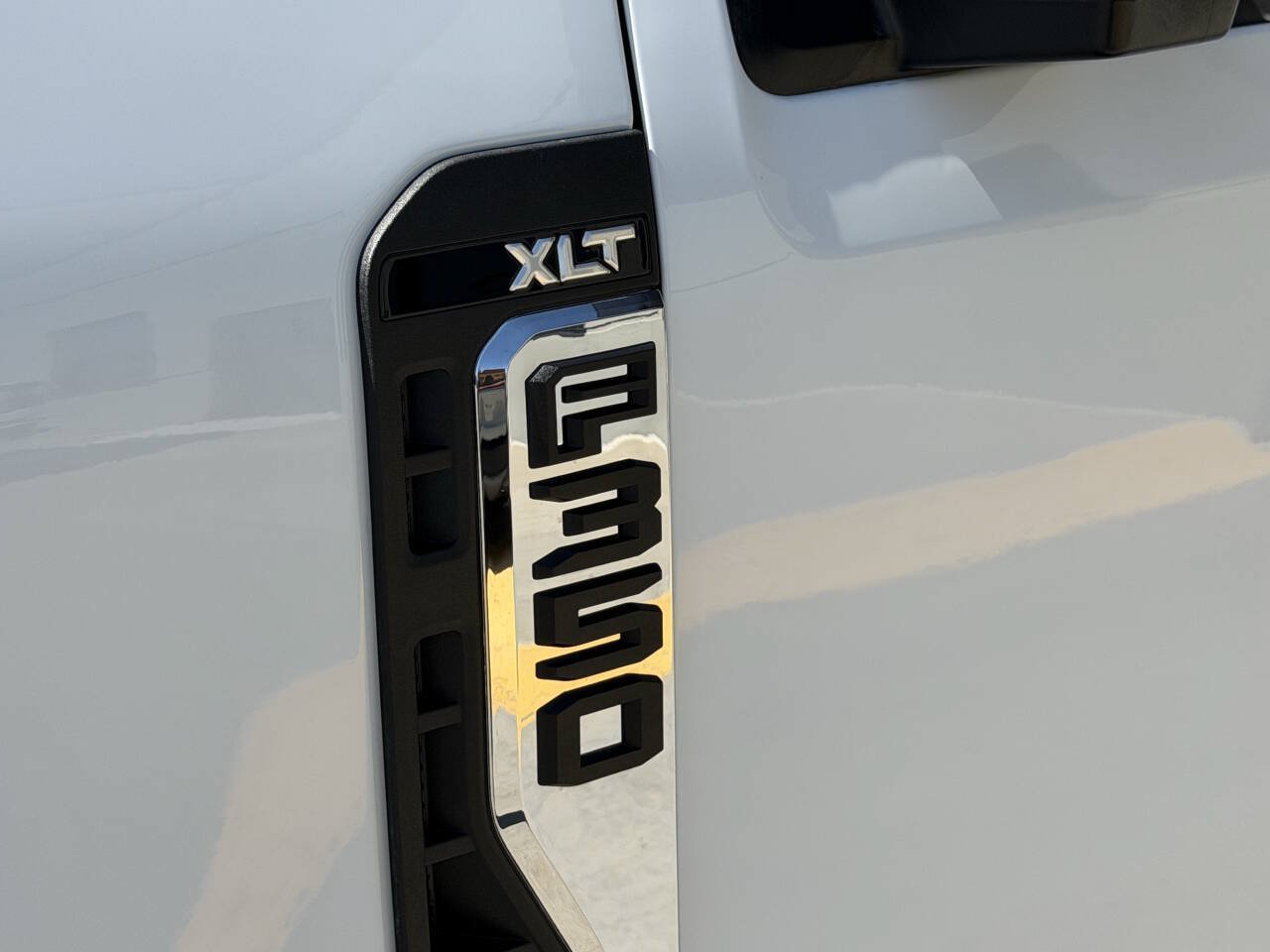 Used 2025 Ford F350 XLT w/ FX4 Off-Road Package AWD/4WD image 13