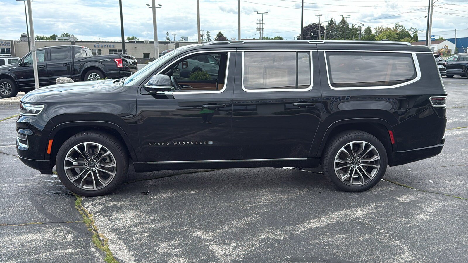 Used 2023 Jeep Grand Wagoneer L Series III w/ Rear Seat Video Group 1 AWD/4WD image 5