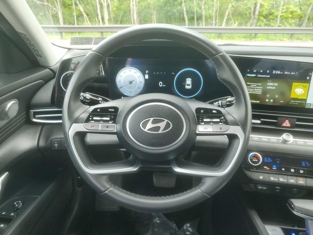 Used 2025 Hyundai Elantra Limited FWD image 15