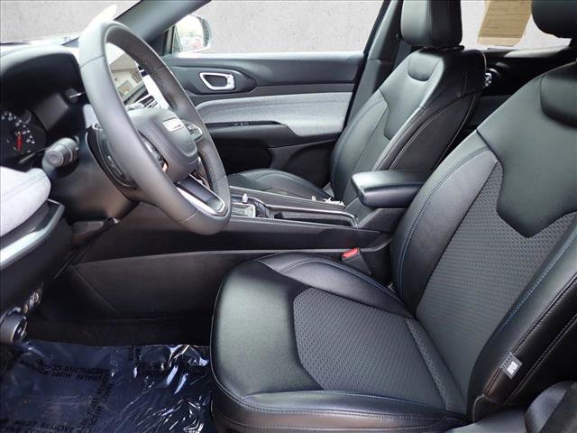 Used 2024 Jeep Compass Latitude AWD/4WD image 11