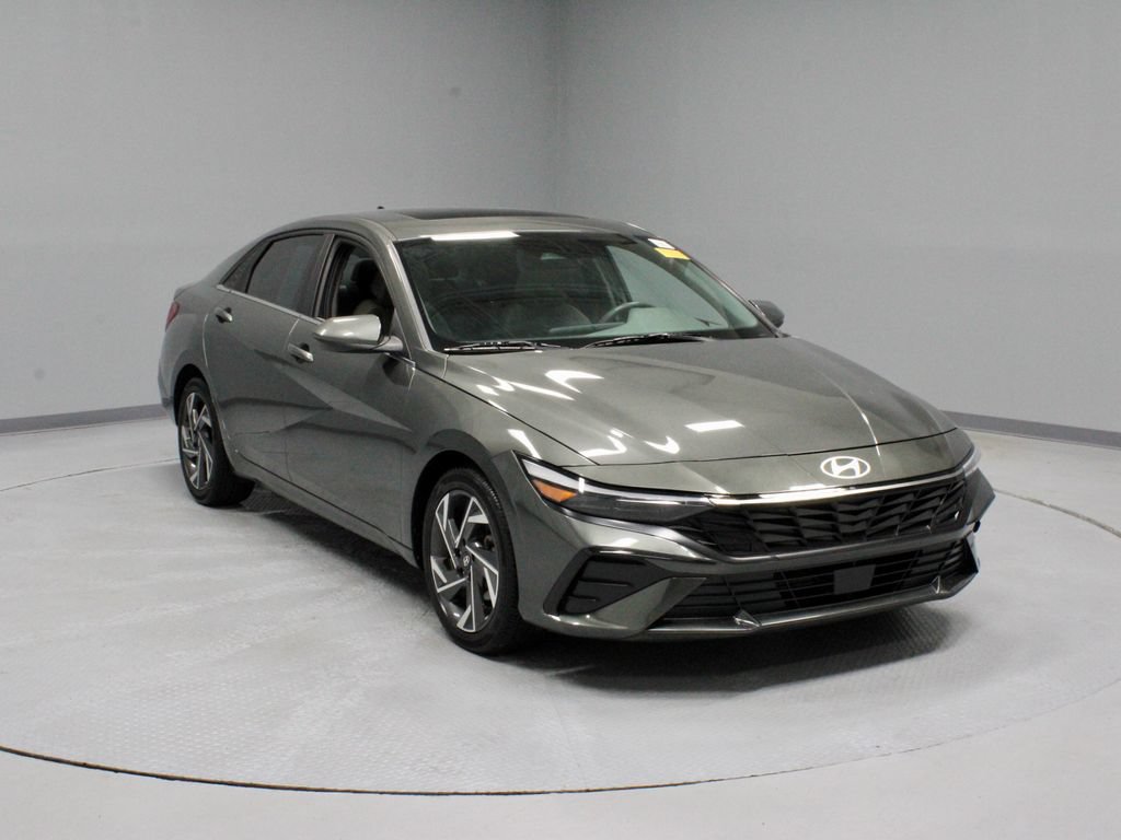 Used 2024 Hyundai Elantra SEL w/ Convenience Package