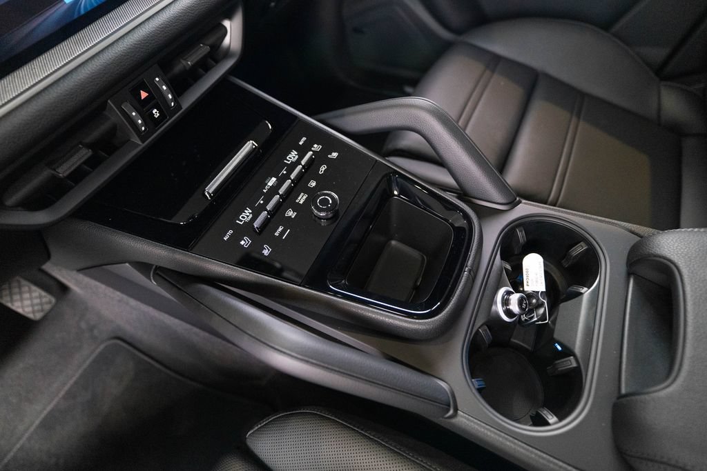 New 2026 Porsche Cayenne Coupe AWD/4WD image 25