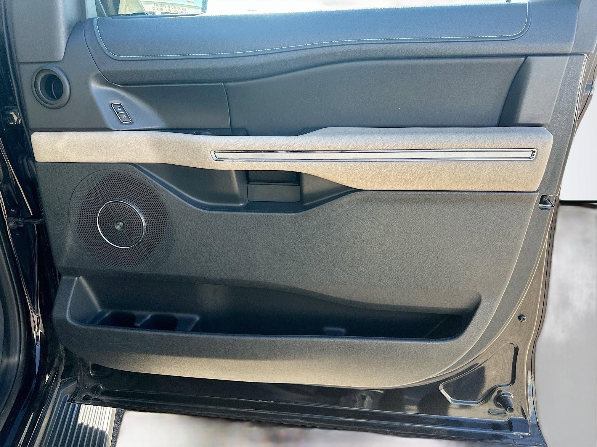 Used 2024 Ford Expedition Limited image 35