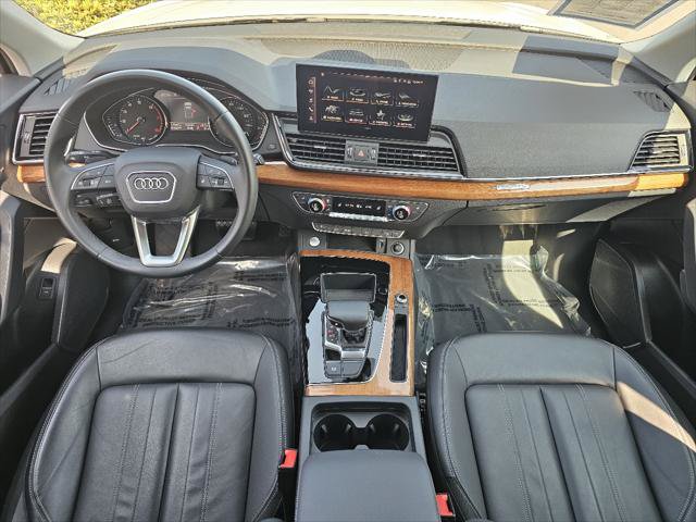 Used 2023 Audi Q5 2.0T Premium w/ Convenience Package AWD/4WD image 4
