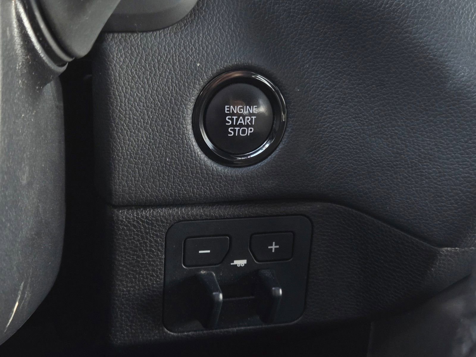 Used 2025 Toyota Tundra Limited AWD/4WD image 19