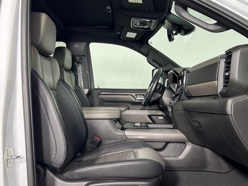 Used 2024 Chevrolet Silverado 2500 ZR2 w/ Technology Package AWD/4WD image 11