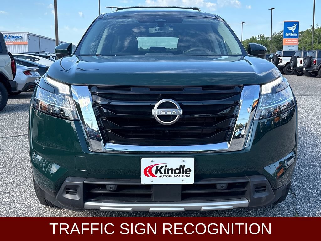Used 2023 Nissan Pathfinder SL AWD/4WD image 2