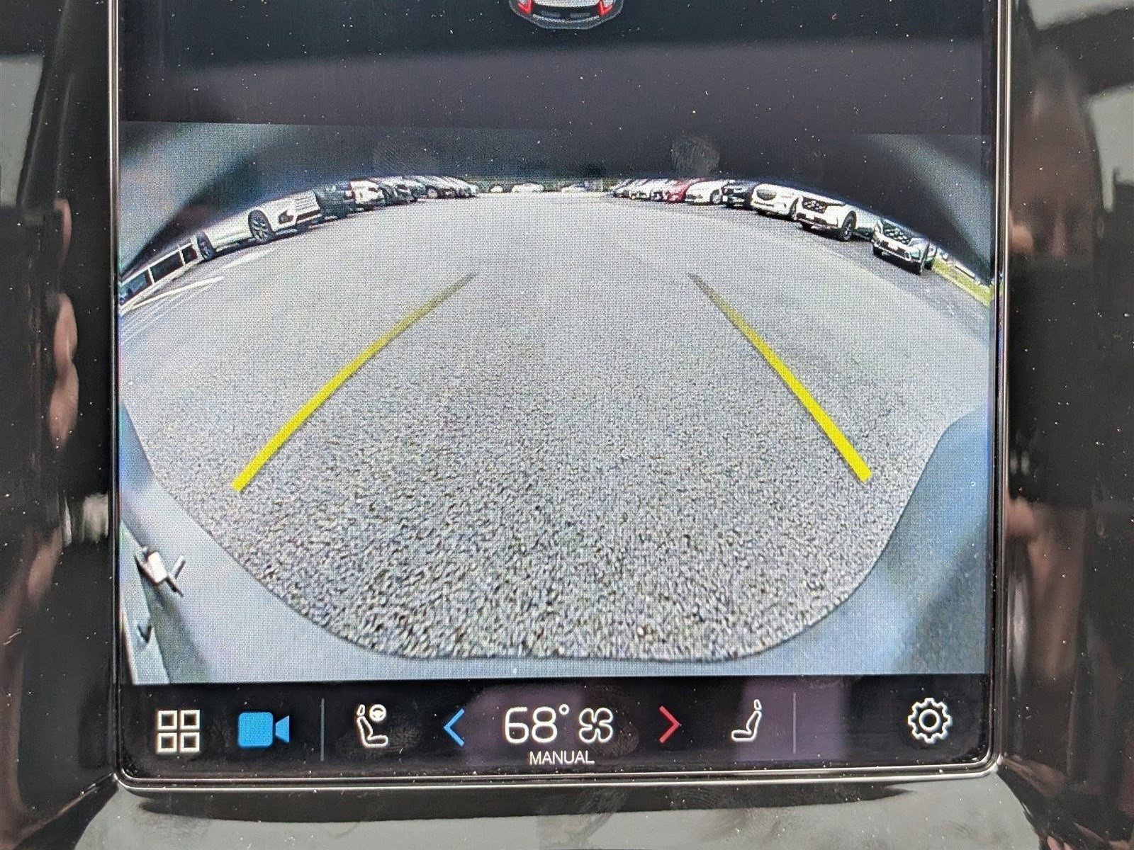 Used 2023 Volvo XC40 B5 Ultimate image 32