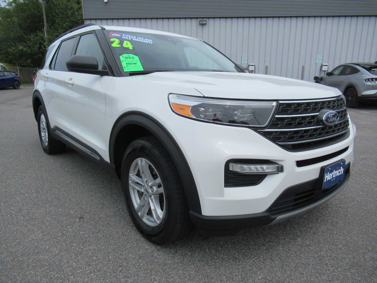 Used 2024 Ford Explorer XLT w/ Equipment Group 202A AWD/4WD image 3