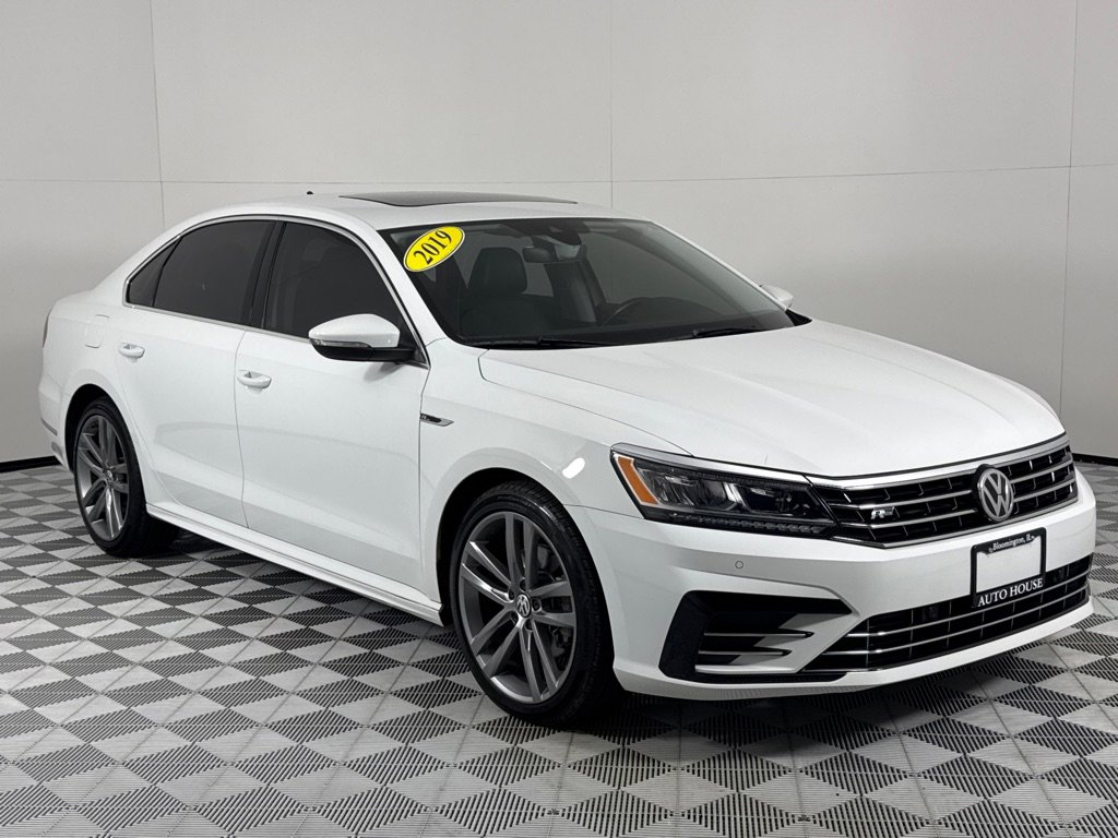 Used 2019 Volkswagen Passat 2.0T SE R-Line image 3