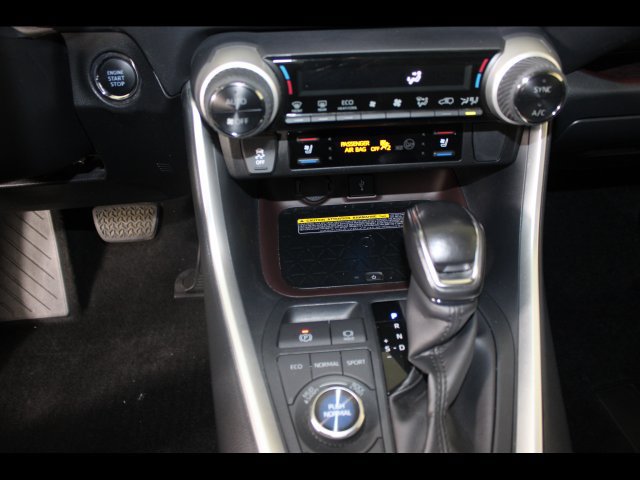 Used 2020 Toyota RAV4 Limited AWD/4WD image 27