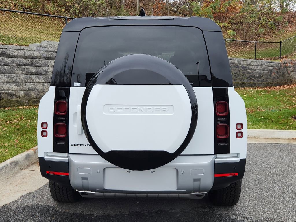 Used 2025 Land Rover Defender 130 S image 7