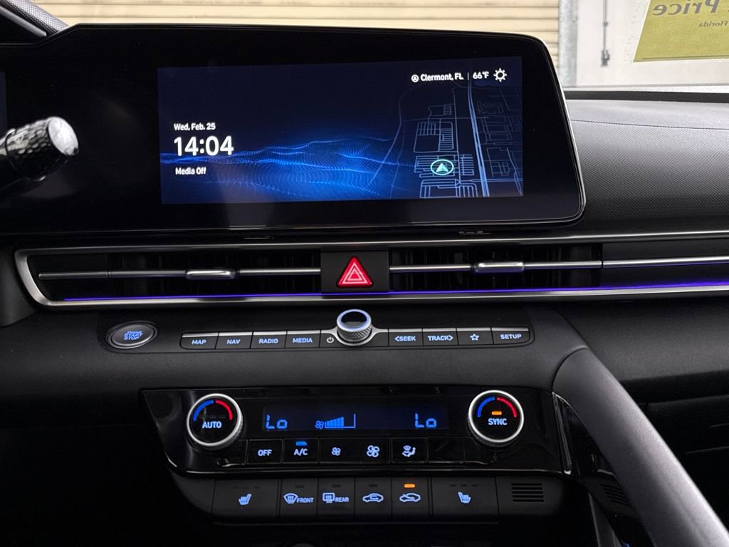 Used 2023 Hyundai Elantra Limited w/ Preferred Accessory Package image 20