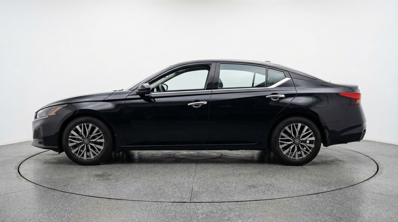Used 2025 Nissan Altima 2.5 SV image 5