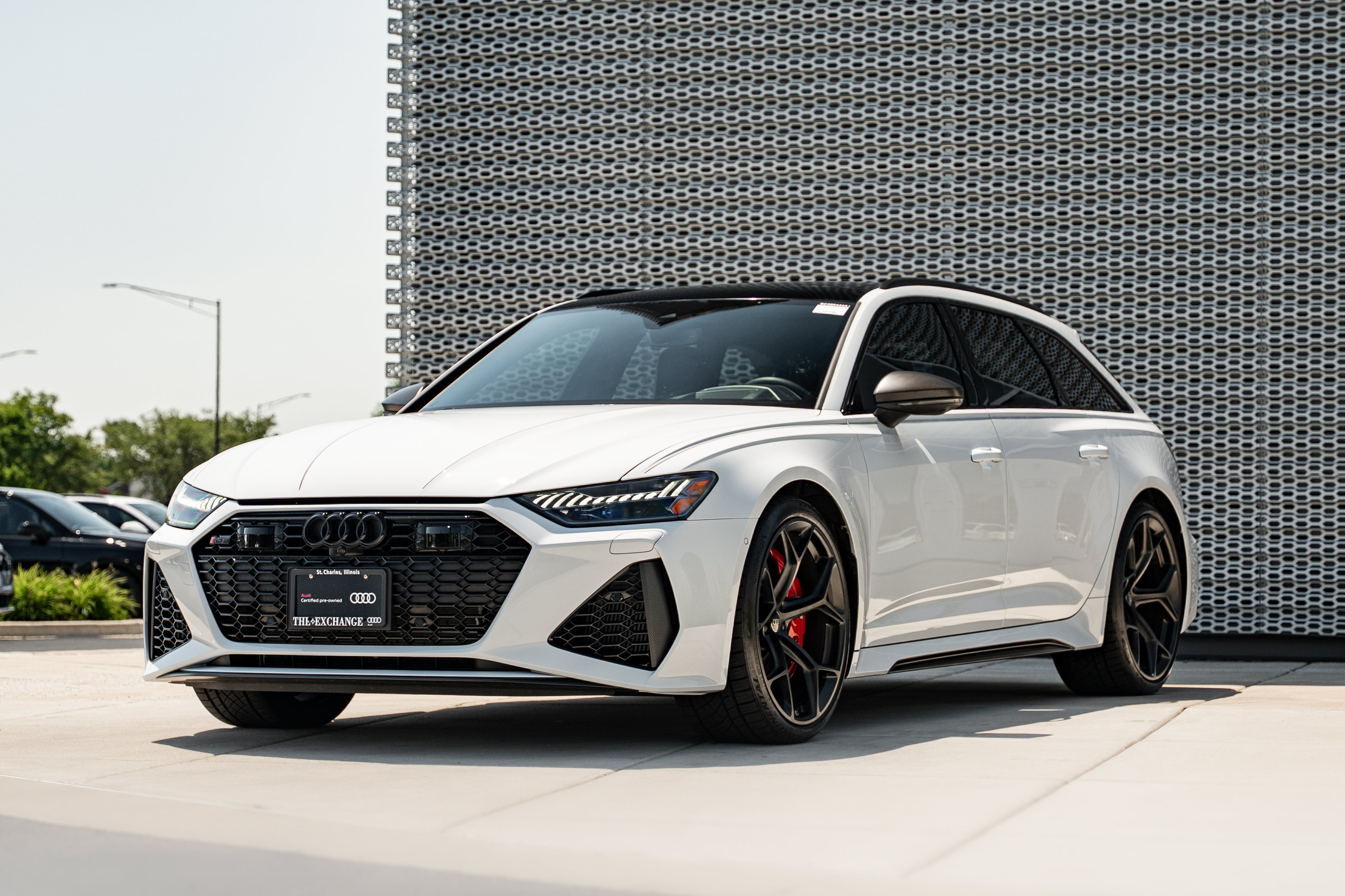 Certified 2025 Audi RS 6 performance AWD/4WD image 7