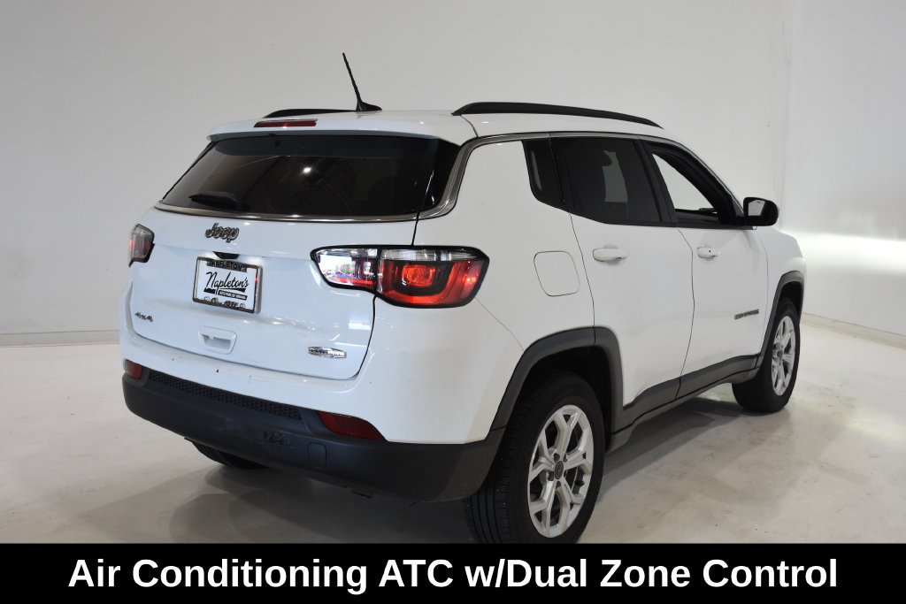 Used 2025 Jeep Compass Latitude w/ Sun & Sound Group AWD/4WD image 4